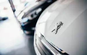 Povestea Peugeot: Cum s-a tranformat o afacere de familie cu fierăstraie și râșnițe într-un gigant al industriei auto mondiale