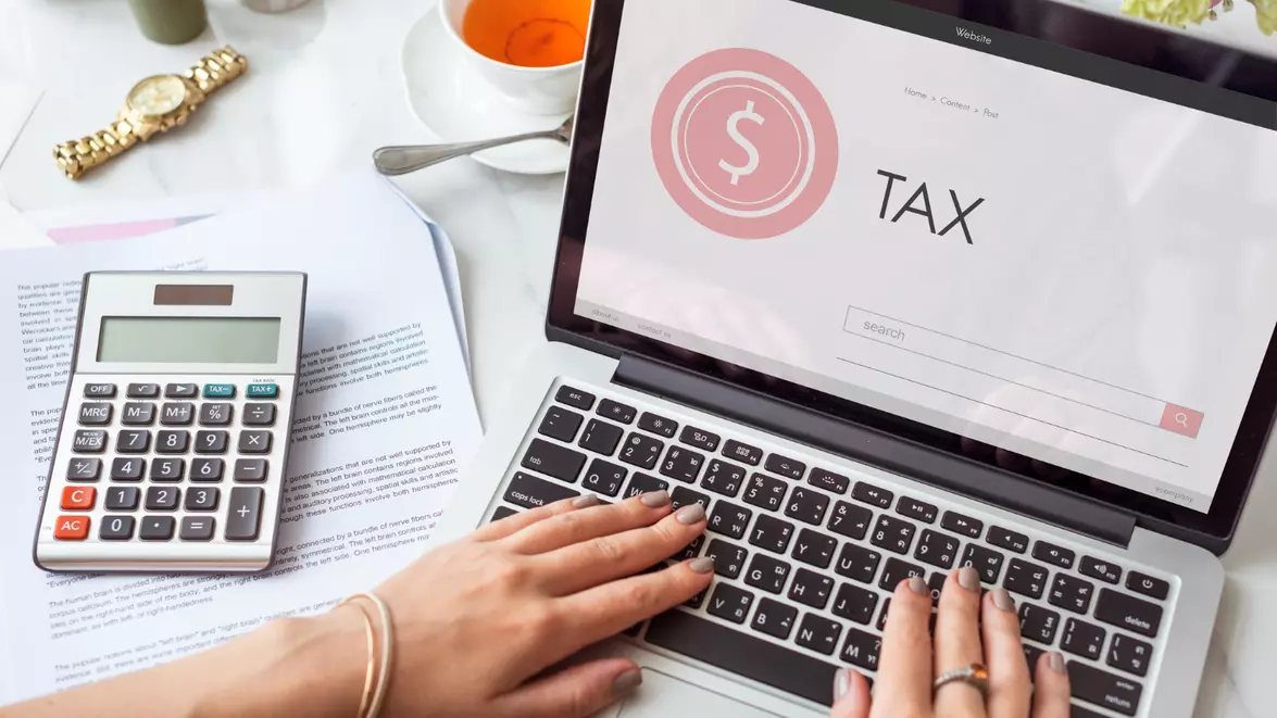 California decide dacă taxează averile miliardarilor. Banii ar finanța sănătatea, educația și ajutoarele alimentare