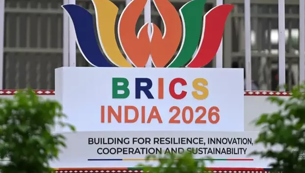 BRICS caută 4 căi de a ocoli dolarul american. Lansarea unei monede comune se amână