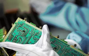 China și SUA pun presiune pe industria europeană a semiconductorilor. Un raport UE indică riscuri majore