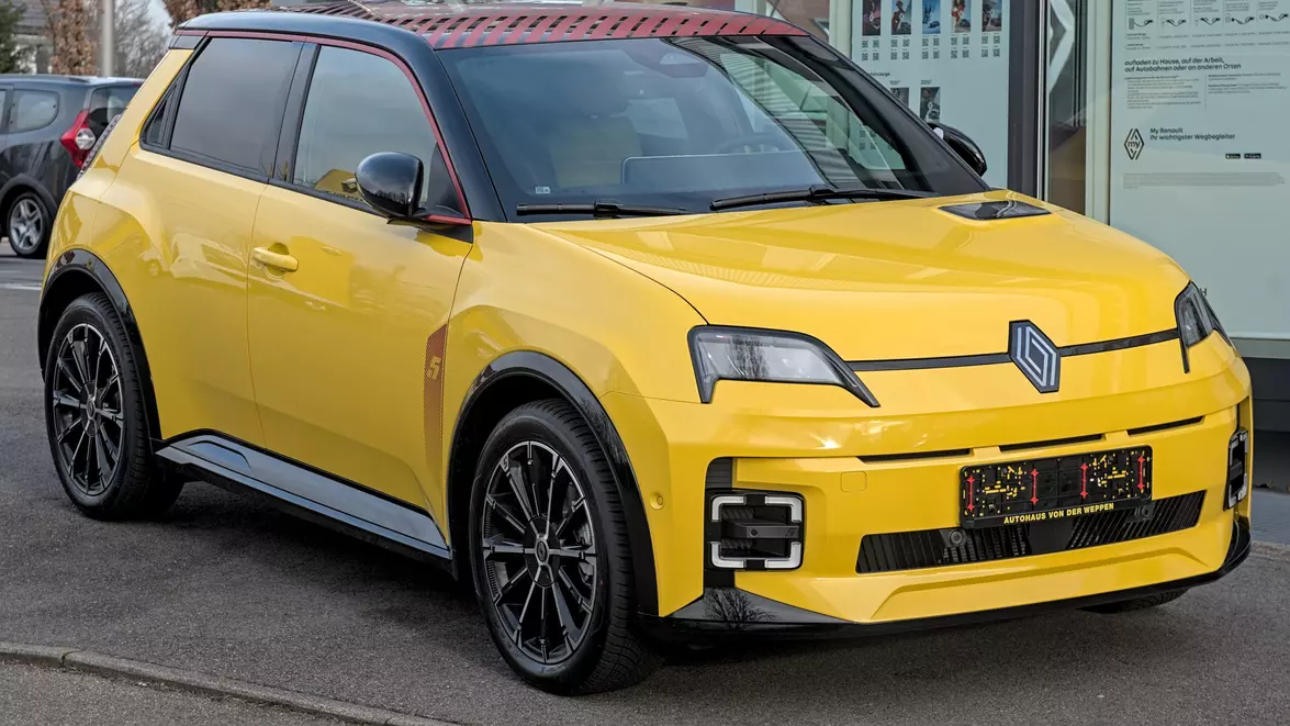 Europa reînvie mașinile clasice. Producătorii auto mizează pe modelele retro pentru a face față concurenței chineze