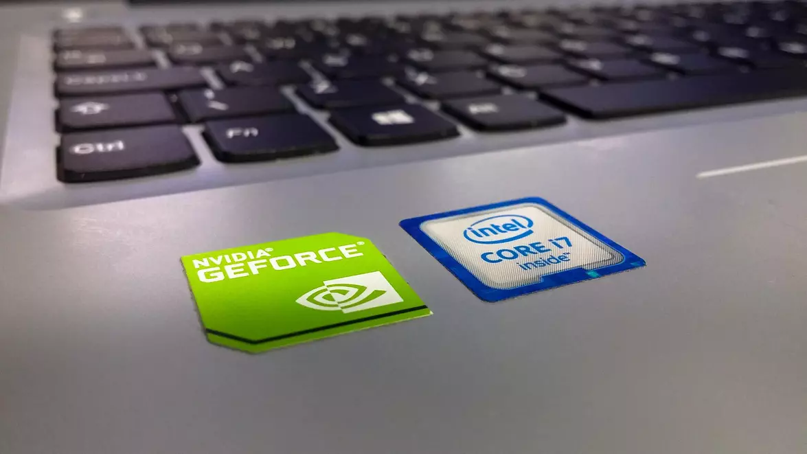 Nvidia investește miliarde în fotonică. Tehnologia ar putea transforma industria inteligenței artificiale