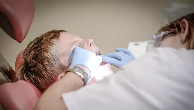 Românii merg rar la dentist, dar piața serviciilor stomatologice a crescut la 1,3 miliarde de euro. Profitul primelor 10 companii din sector a avansat cu 42%