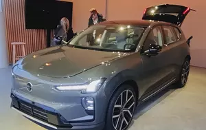 Volvo EX60 și Rivian R2 intră în cursa SUV-urilor electrice din SUA. Noile modele mizează pe tehnologie și autonomie