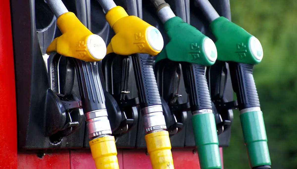 10,43 lei la pompă reaprind disputa carburanților. Bogdan Ivan cere controale și intervenția statului