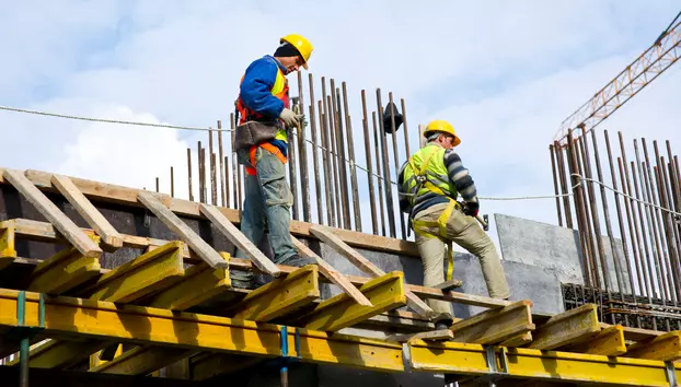 Sectorul construcțiilor continuă să crească. Locuințele noi au crescut cu peste 24%, dar materialele s-au scumpit