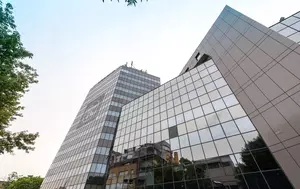 Global Vision preia fostul sediu Alpha Bank. Tranzacția pentru cele două clădiri de 10.000 de metri pătrați a fost intermediată de Colliers