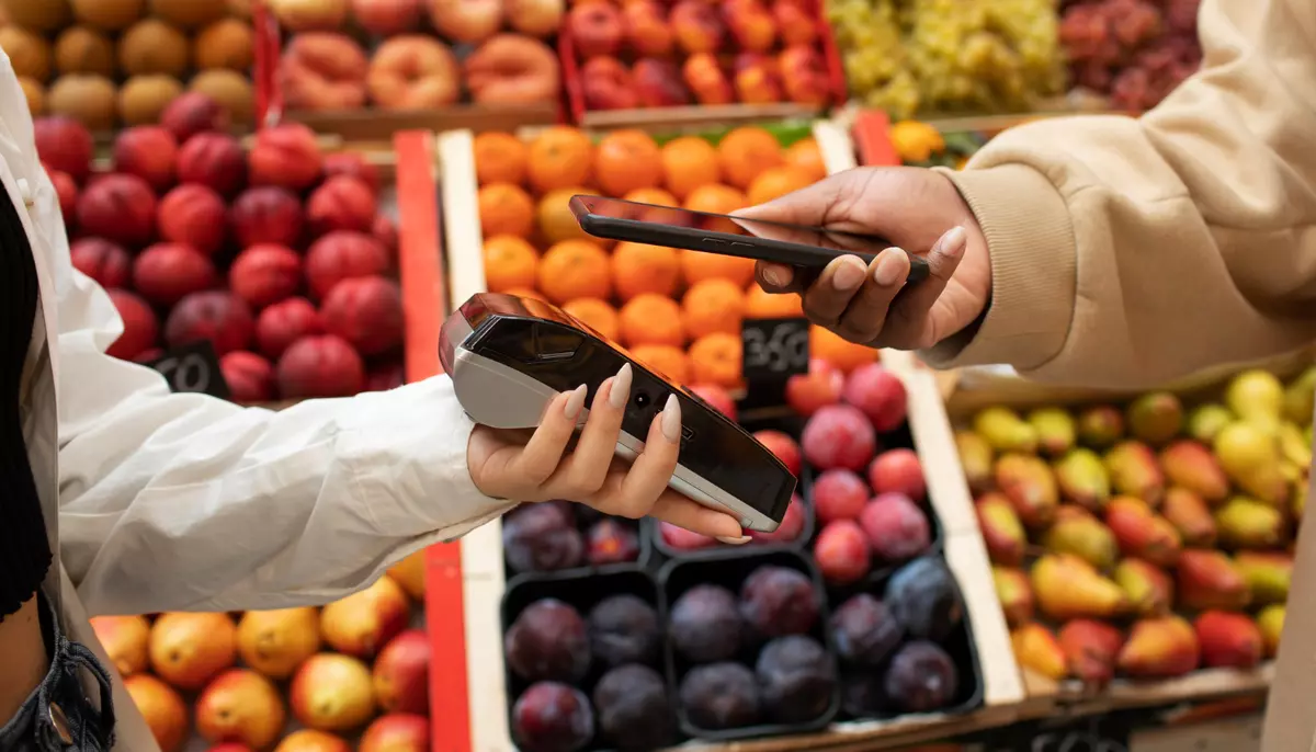Guvernul prelungește plafonarea adaosului comercial la alimentele de bază până la finalul anului. Măsura vizează 17 produse