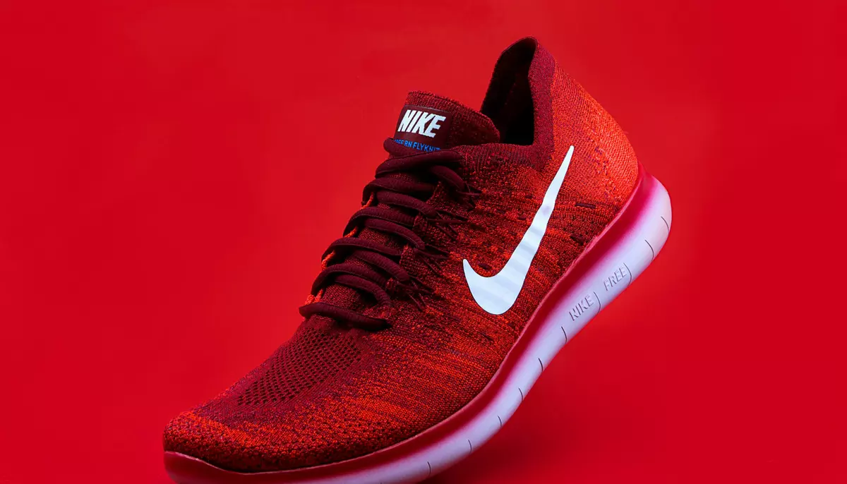 Nike pierde supremația pe piața pantofilor sport din China. Vânzările au scăzut cu 30%, iar mărcile locale câștigă teren
