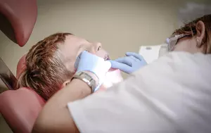 Românii merg rar la dentist, dar piața serviciilor stomatologice a crescut la 1,3 miliarde de euro. Profitul primelor 10 companii din sector a avansat cu 42%