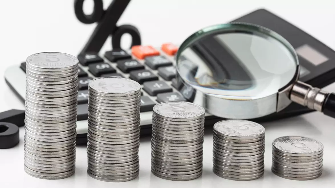 Estimările economiștilor devin mai puțin optimiste. Leul ar putea continua să se deprecieze în următoarele 12 luni