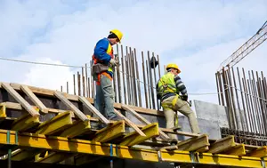 Sectorul construcțiilor continuă să crească. Locuințele noi au crescut cu peste 24%, dar materialele s-au scumpit