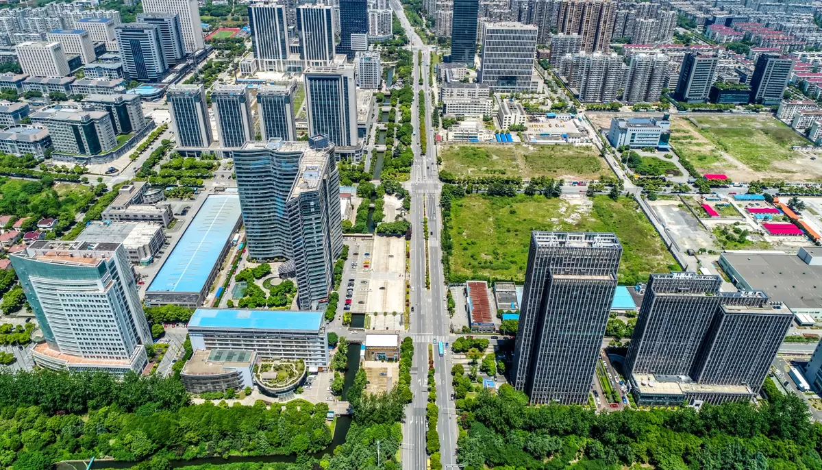 Noul Cod al Urbanismului schimbă regulile pe piața terenurilor. Locuințele ar putea deveni mai scumpe