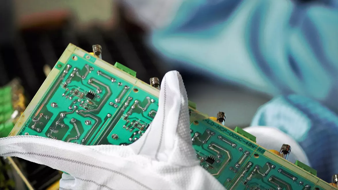 China și SUA pun presiune pe industria europeană a semiconductorilor. Un raport UE indică riscuri majore