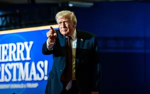 Donald Trump intensifică presiunile asupra șefului Rezervei Federale înaintea unei decizii esențiale. Piețele financiare văd tot mai probabilă o majorare a dobânzilor în SUA 