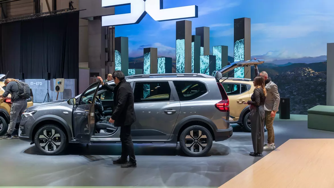 Dacia lansează în 2026 un nou model de mașină. Caroseria este o combinație între break și SUV