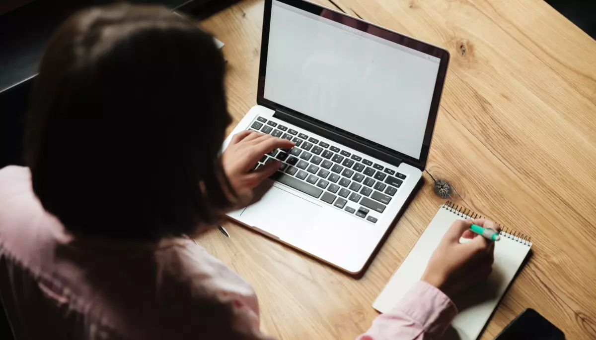 Angajatorii caută tot mai multe competențe digitale la tinerii aflați la început de carieră. Care sunt cele mai căutate aptitudini în 2026