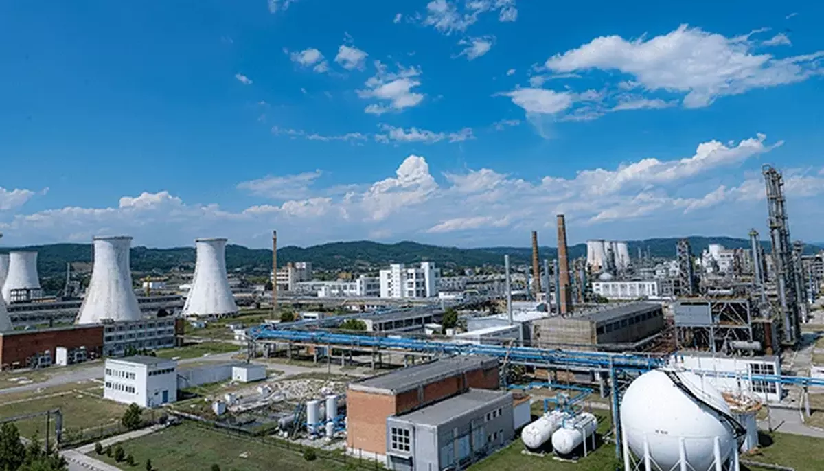 Chimcomplex a încheiat primul semestru cu o pierdere de 56,1 milioane de lei. Vânzările din România au scăzut cu 21%