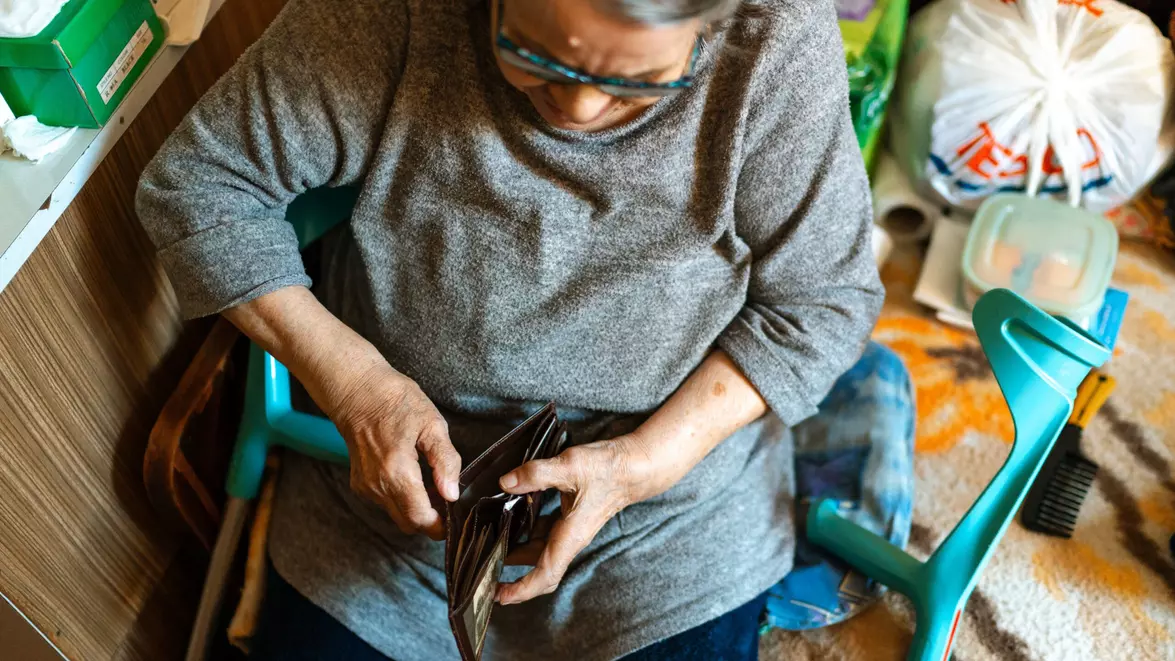 Pensia medie ajunge la 2.942 de lei. Puterea de cumpărare scade cu 1,9% într-un trimestru