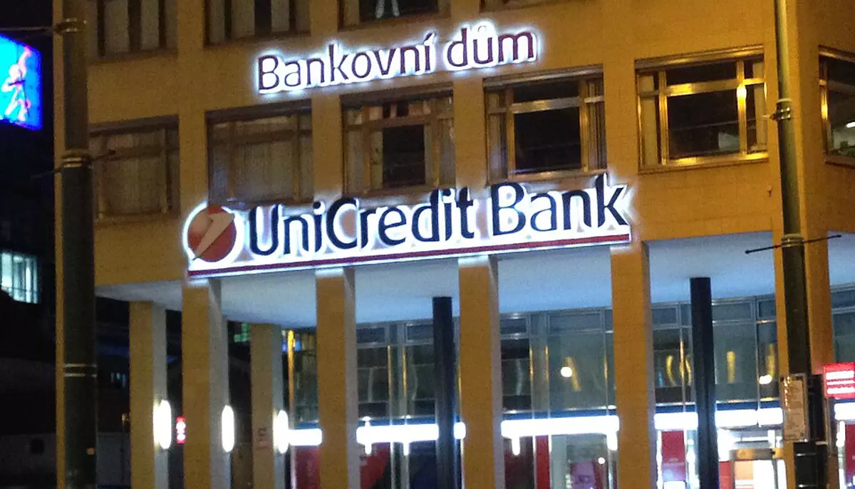 UniCredit și-a atins obiectivul în oferta pentru Commerzbank. Participația băncii italiene a ajuns la 34%