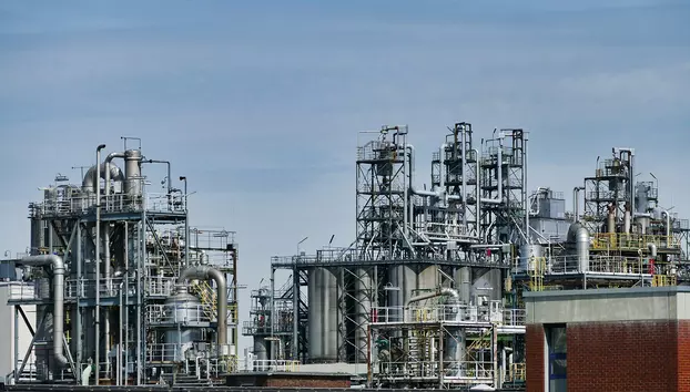 OPEC+ anunță creșterea producției de petrol pentru luna mai. Este relevantă decizia în contextul actual?