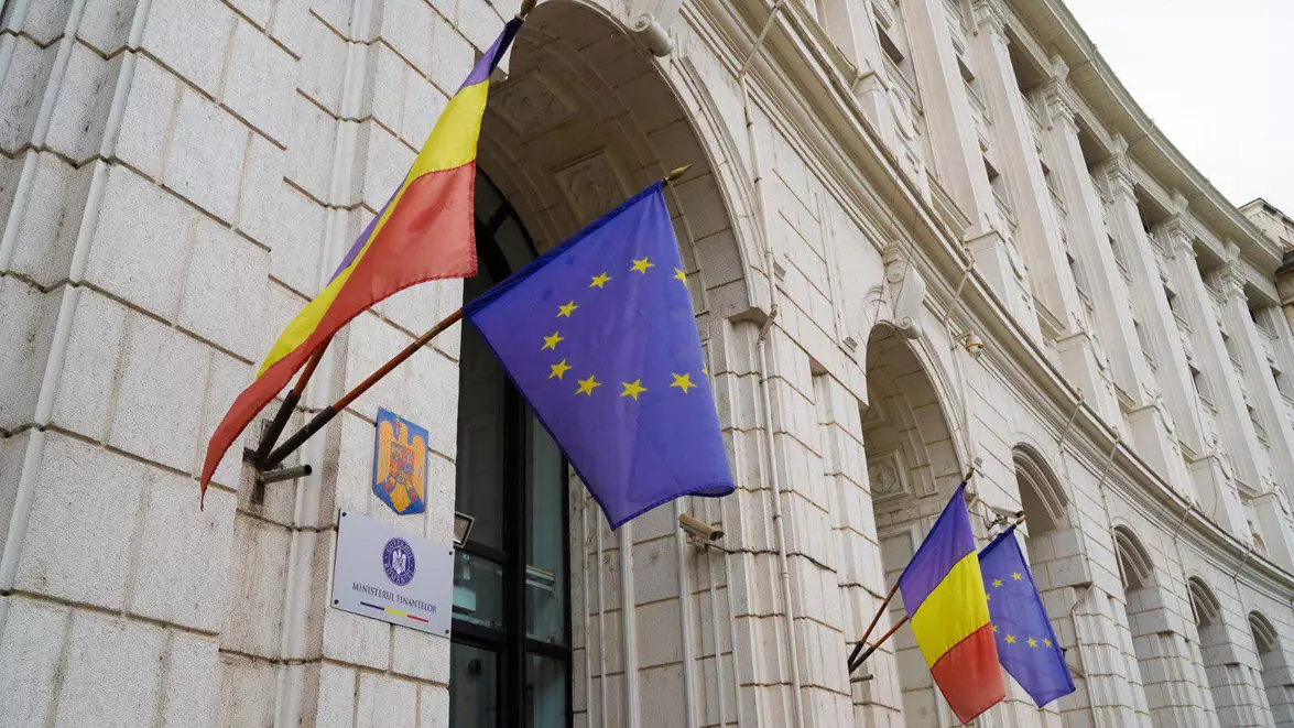 Ministerul Finanțelor anunță că datoria publică va urca la 63,9% din PIB. Depășirea pragului legal aduce restricții bugetare
