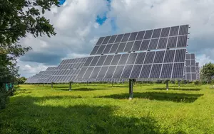 Comisia Europeană dă derogare. Guvernele statelor membre pot lua bani de la apărare pentru energia verde