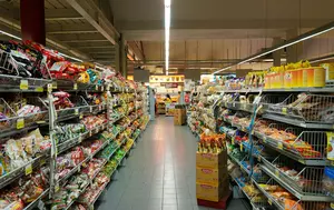 Consumatorii europeni se tem de noi scumpiri. Efectele războiului din Iran le reduc încrederea în economie 