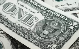 Dolarul crește de teama majorării dobânzilor Fed. Moneda americană s-a apreciat față de euro și yen