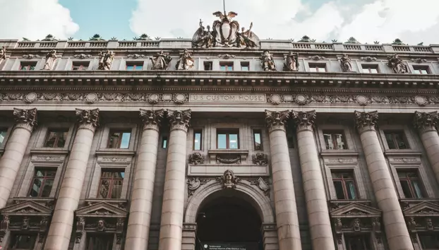 Banca Angliei menține dobânda-cheie la 3,75%. Oficialii avertizează asupra riscurilor de creștere a inflației