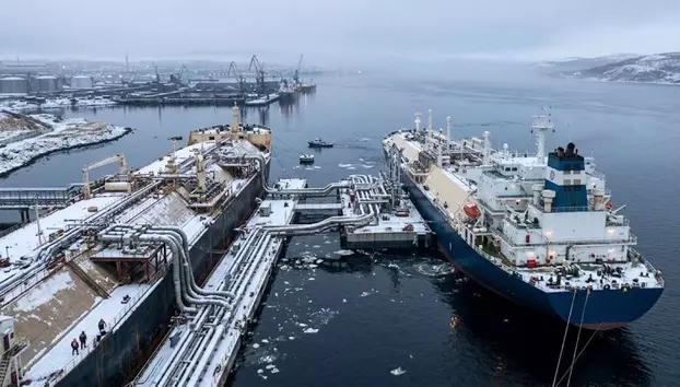 Rusia își extinde flota fantomă de metaniere pentru exporturile de gaze naturale lichefiate. UE va interzice importurile rusești din 2027