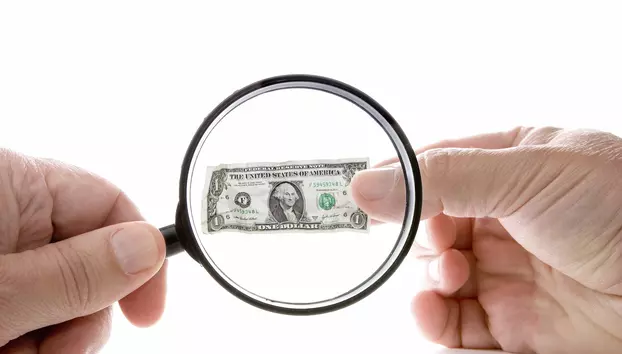 Cât pierzi din bani din cauza inflației. Scumpirile reduc valoarea salariilor și a economiilor