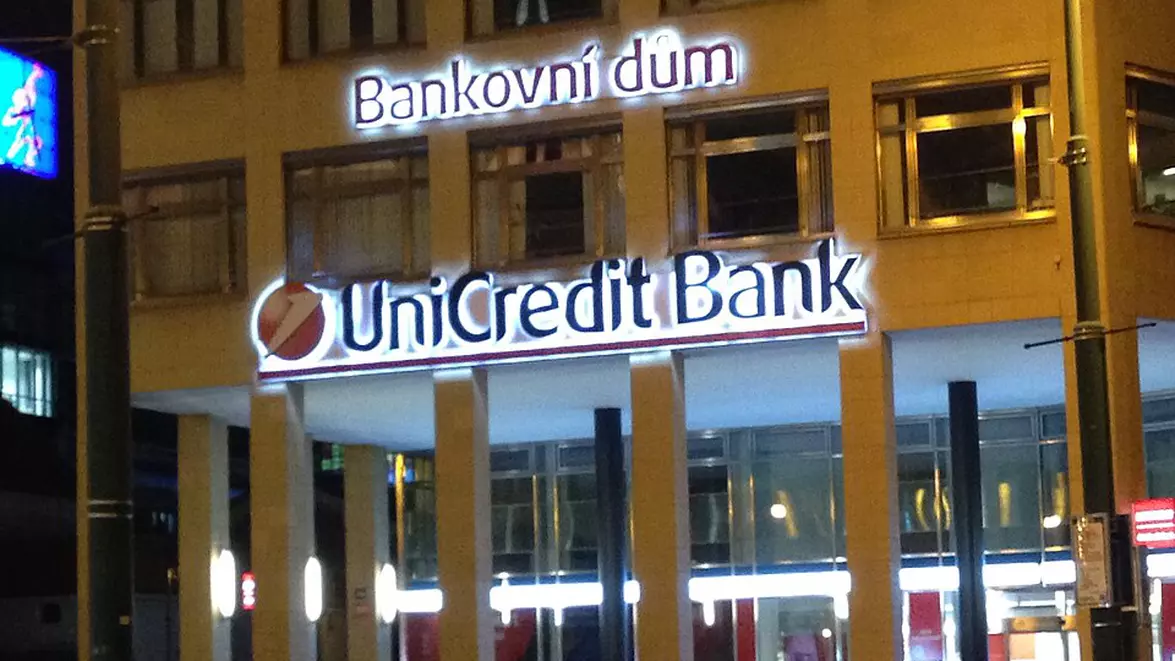 UniCredit este la un pas de preluarea Commerzbank. Banca italiană deține deja 48% din acțiunile instituției germane