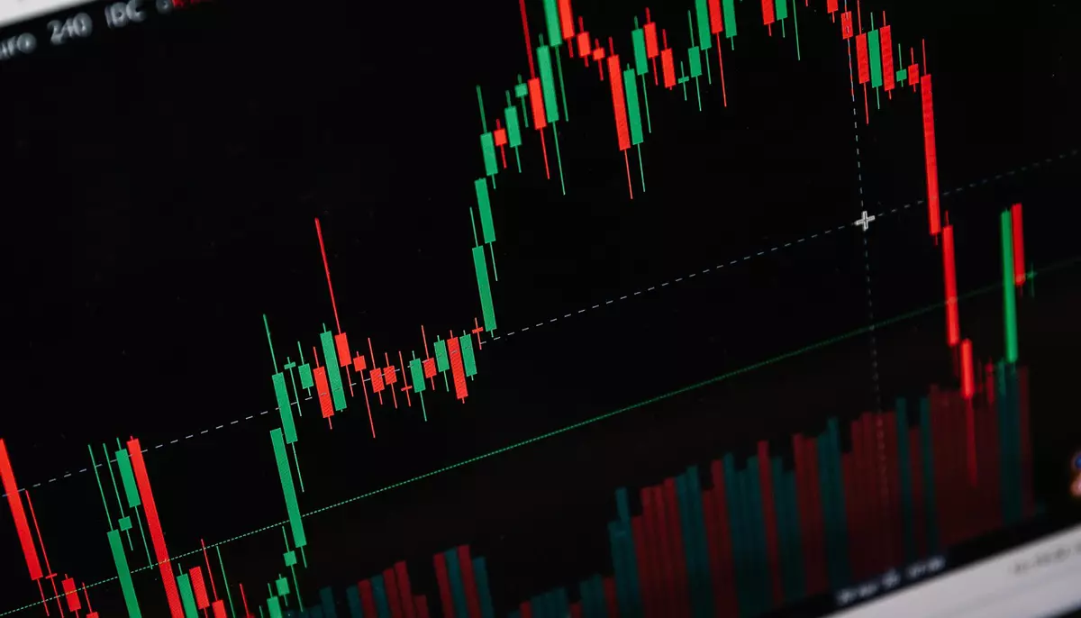 Bursa de Valori București închide ședința de tranzacționare în teritoriu negativ. BET coboară sub 32.000 de puncte, iar acțiunile Aquila scad cu 8,12%