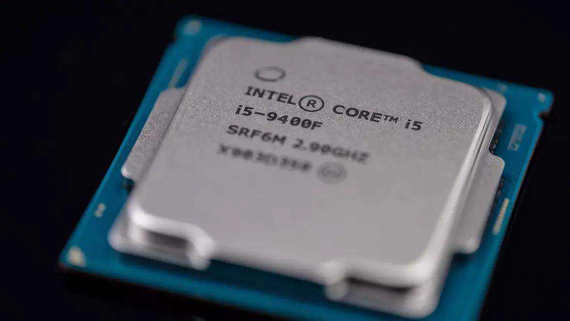 Intel vrea să atragă 20 de miliarde de dolari de la investitori. Cererea pentru infrastructura AI continuă să crească