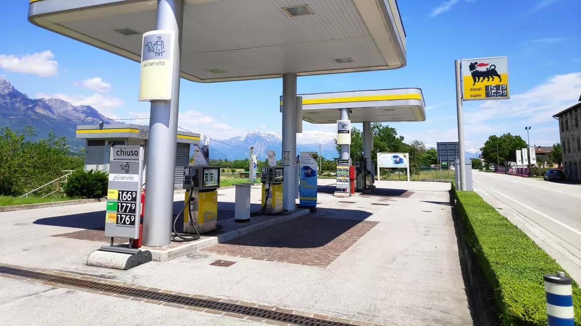 Eni anticipează scumpiri pe piețele energetice. Barilul Brent va costa 83 de dolari