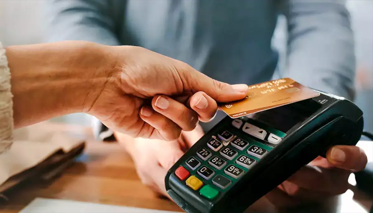 Când banca și brandul preferat intră pe același card. 13 familii de carduri co-branded care oferă clienților avantaje dedicate