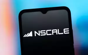 Startup-ul Nscale, susținut de Nvidia, obține un credit de 900 milioane dolari. Vrea centre AI în Europa, SUA și Asia