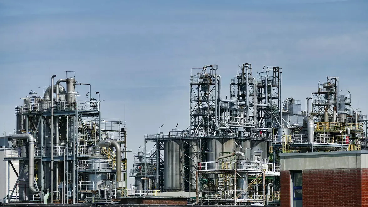 OPEC+ anunță creșterea producției de petrol pentru luna mai. Este relevantă decizia în contextul actual?