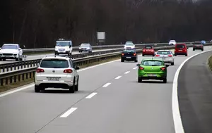 China depășește Europa în industria auto. UE ia în considerare valorificarea investițiilor străine directe din această țară