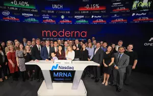 Moderna intră în Nasdaq-100 pe 9 octombrie. Înlocuiește Warner Bros-Discovery care iese înaintea fuziunii de 110 miliarde de dolari
