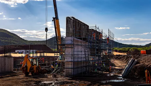 Piața construcțiilor a crescut cu aproape 12% în primele patru luni. Companiile riscă să rămână însă fără muncitori calificați