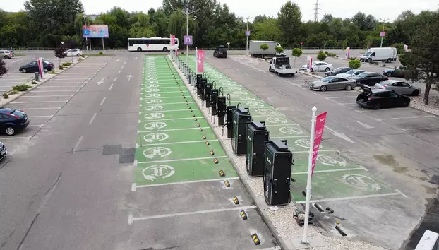 Parcarea rămâne gratuită. Șoferii de mașini electrice mai sunt scutiți de plată până în 2027