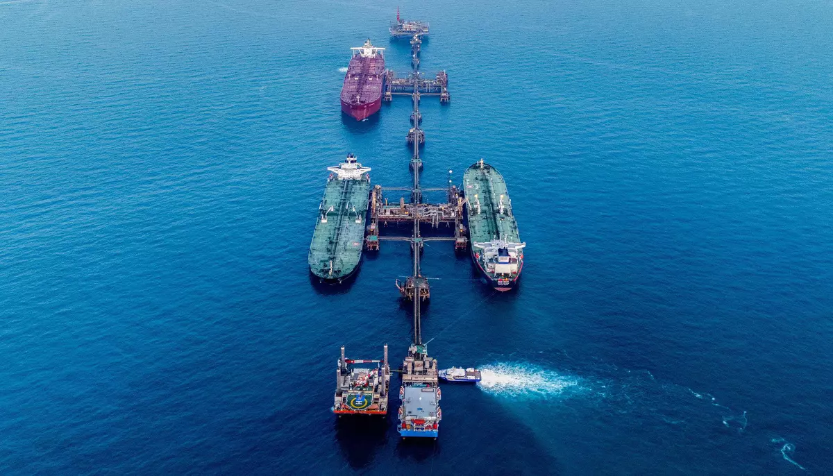 Acordul de pace din Orientul Mijlociu poate duce la un surplus de petrol. IEA estimează o creștere puternică a producției 