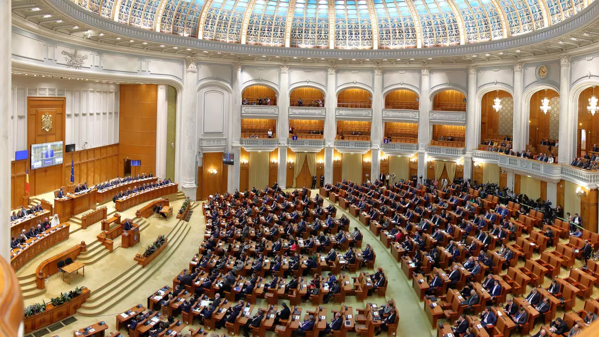 Parlamentul a adoptat legea decarbonizării. Închiderea centralelor pe cărbune va depinde de punerea în funcțiune a unor surse alternative