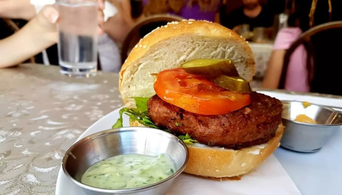 Carnea vegetală, o industrie de 30 de miliarde de dolari intrată în declin. Ce urmează după burgerii vegani
