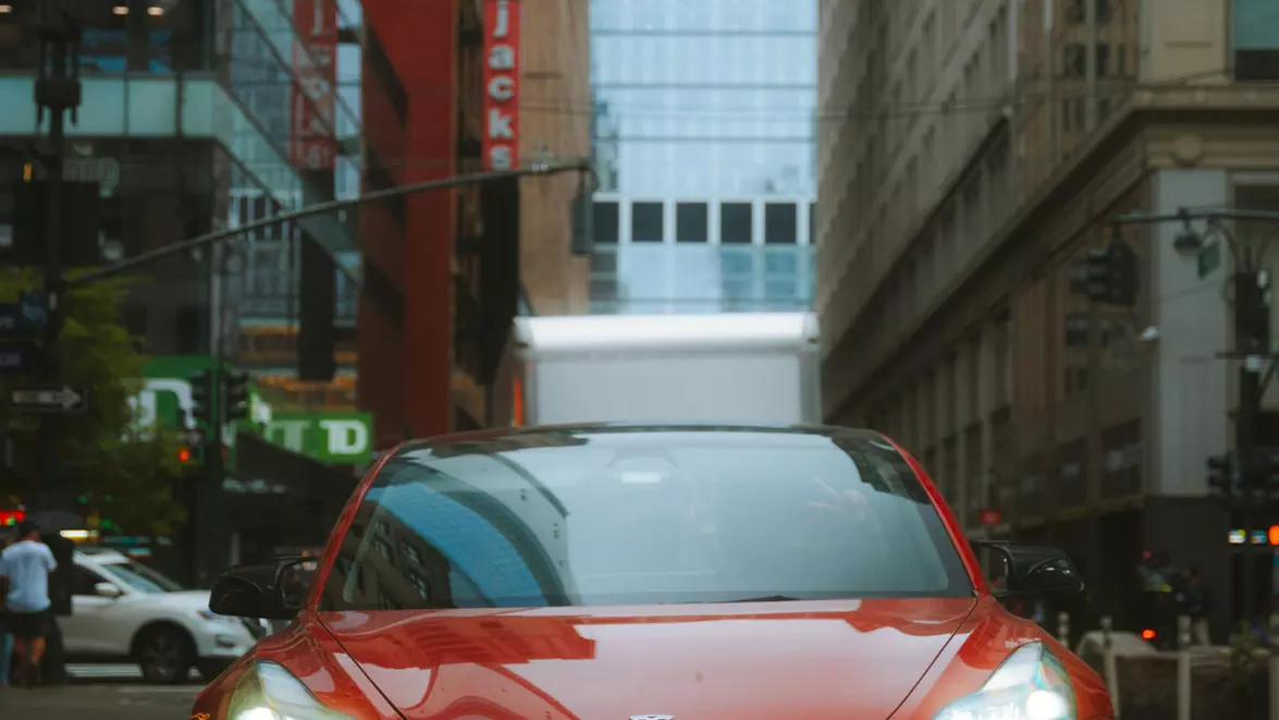 J.P. Morgan vede un nou potențial pentru Tesla. Robotica și condusul autonom pot susține creșterea pe termen lung