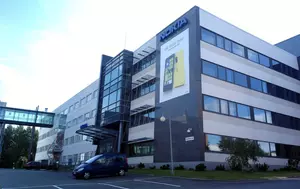 Nokia spune că boomul AI ar merge de două ori mai repede. Cipurile și energia țin frâna trasă