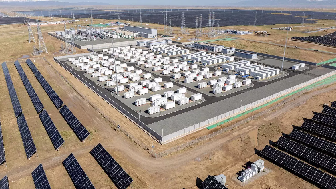 China controlează 90% din piața globală a bateriilor pentru stocarea energiei. Dependența Statelor Unite de furnizorii asiatici provoacă îngrijorări la Washington