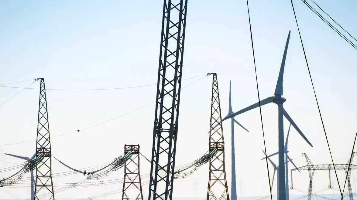 România plătește costul dependenței energetice. Prețul electricității s-a triplat, iar tranziția verde reduce unele riscuri, dar creează altele